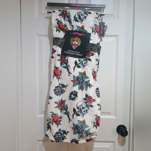 New Ed Hardy Skull/Rose Printed Plush Oversized Throw Size 60x70